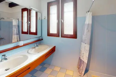 Salle de bains dans l'établissement Hossegor Plage, Maison landaise 6 personnes