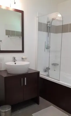 Salle de bains dans l'établissement Cottage prenium tout confort