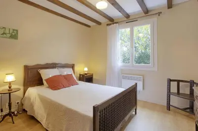 Un ou plusieurs lits dans un hébergement de l'établissement La Maison de Michelle & Jean - pour 10p avec jardin