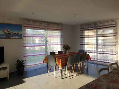 Télévision ou salle de divertissement dans l'établissement Villa familiale Bassin Arcachon