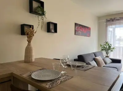 Coin salon dans l'établissement Cabane la Luna 400m Ocean et forêt Cosy Confort