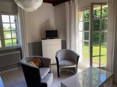 Télévision ou salle de divertissement dans l'établissement Maison proche du sentier du littoral Gujan-Mestras