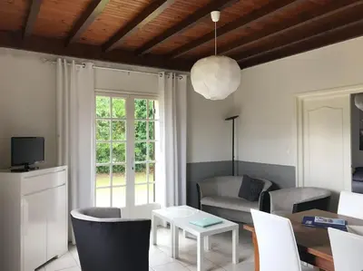 Télévision ou salle de divertissement dans l'établissement Maison proche du sentier du littoral Gujan-Mestras