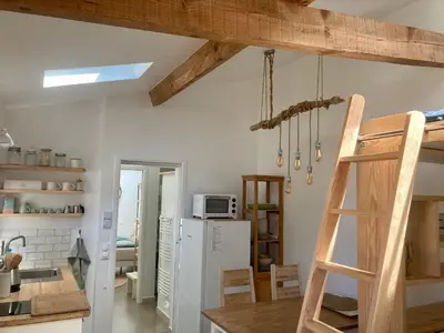 Cuisine ou kitchenette dans l'établissement Sous deux chênes