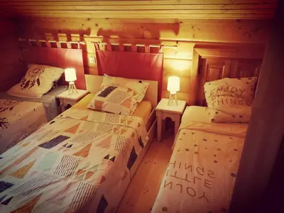 Un ou plusieurs lits dans un hébergement de l'établissement CHALET 5p tout confort bias mimizan dans village vacances