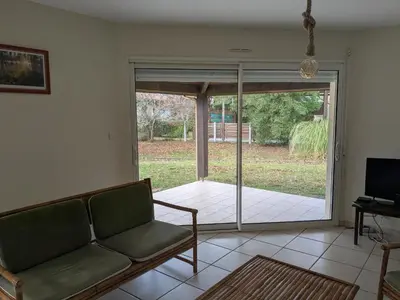 Télévision ou salle de divertissement dans l'établissement Villa landaise