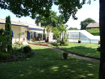 Jardin de l'établissement T2 Climatise sur le BASSIN D ARCACHON