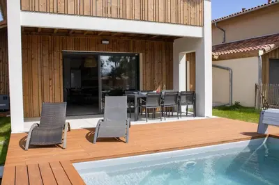 Piscine de l'établissement Le Cottage Des Glycines - Piscine chauffée ou située à proximité