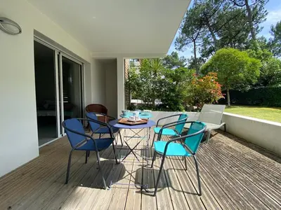 Terrasse ou espace extérieur de l'établissement Confort lumineux à 400m de la plage avec terrasse & équipements modernes - FR-1-413-246