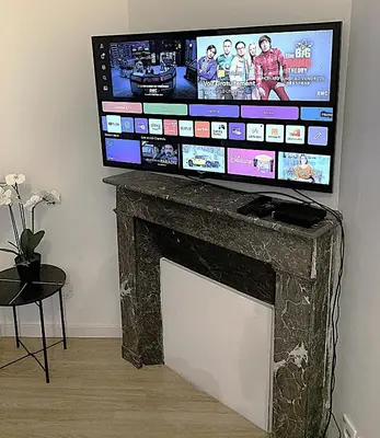 Télévision ou salle de divertissement dans l'établissement Appartements à Dax - 4 min du Centre-Ville, 12 min de la Gare - Arrivée autonome