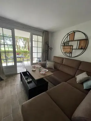 Coin salon dans l'établissement Quiet renovated nest with a nice view of the golf
