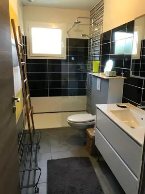 Salle de bains dans l'établissement Marisol