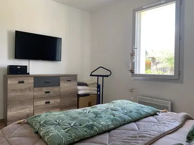 Un ou plusieurs lits dans un hébergement de l'établissement Maison au calme avec piscine chauffée à 10 mn des plages
