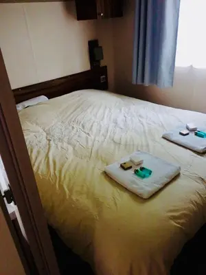 Un ou plusieurs lits dans un hébergement de l'établissement Superbe Mobilehome 3 ch, climatisé tout confort