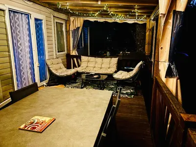 Télévision ou salle de divertissement dans l'établissement Superbe Mobilehome 3 ch, climatisé tout confort