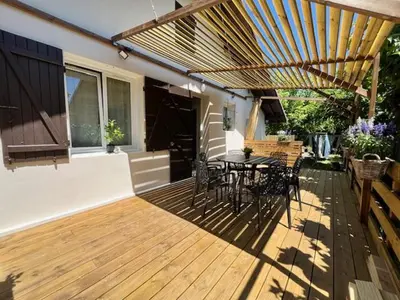 Balcon ou terrasse dans l'établissement Cabane Meysouet-maison refaite à neuf vélo Bourg