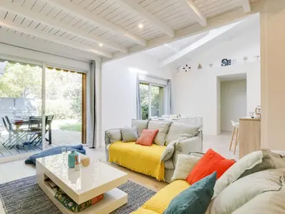 Coin salon dans l'établissement Holiday Home Le Chant Des 4 Sirènes by Interhome