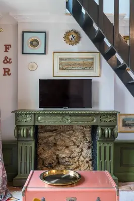 Télévision ou salle de divertissement dans l'établissement Les Deux Clefs - Acte 2