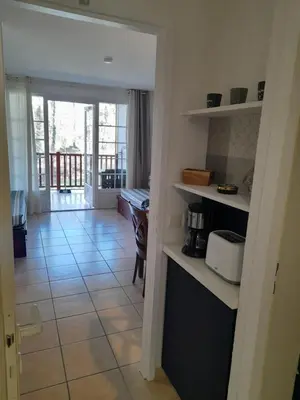 Cuisine ou kitchenette dans l'établissement appartement dans résidence du golf proche du lac