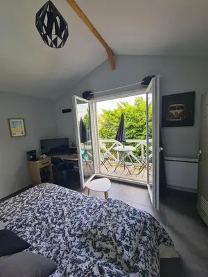 Un ou plusieurs lits dans un hébergement de l'établissement Chambre avec balcon sur La Teste de Buch
