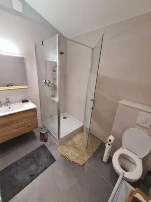 Salle de bains dans l'établissement Chambre avec balcon sur La Teste de Buch