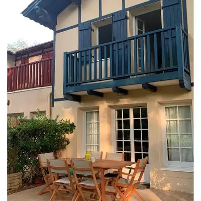 Maison avec piscine sur le golf - plage à 600m