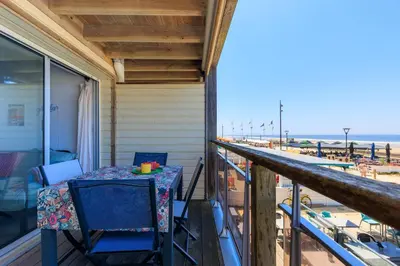 Balcon ou terrasse dans l'établissement MimiZen - Vue sur locéan la plage de la Garluche