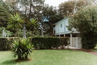 Jardin de l'établissement Maison du Parc - Vue canal