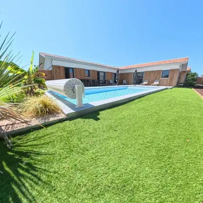 Piscine de l'établissement Villa Chrisaline, Centre Moliets, 5 ch, 10 pers, clim, piscine chauffée, équipements premium ou située à proximité
