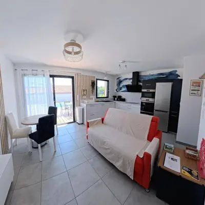 Cuisine ou kitchenette dans l'établissement Villa Chrisaline, Centre Moliets, 5 ch, 10 pers, clim, piscine chauffée, équipements premium