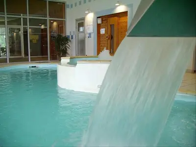 Piscine de l'établissement Chalet bois à Bias proche Mimizan ou située à proximité