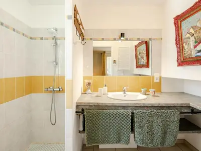 Salle de bains dans l'établissement Holiday Home La Chapelle by Interhome