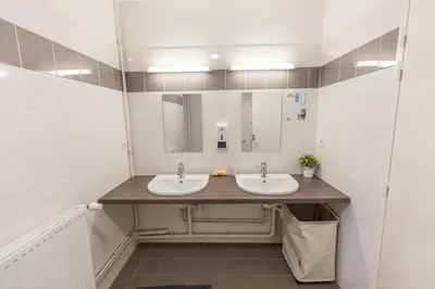 Salle de bains dans l'établissement Gite commanday