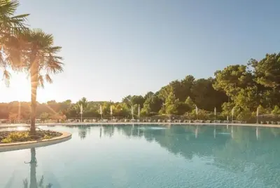 Piscine de l'établissement Charme & Nature - 2 chambres, cosy, Lac, Golf, Piscine, Terrasse, Parking, 2 à 5 pers max ou située à proximité