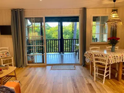 Balcon ou terrasse dans l'établissement Charme & Nature - 2 chambres, cosy, Lac, Golf, Piscine, Terrasse, Parking, 2 à 5 pers max