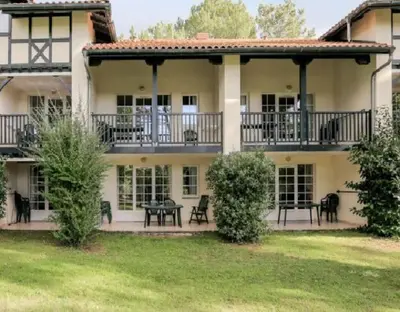 Jardin de l'établissement Charme & Nature - 2 chambres, cosy, Lac, Golf, Piscine, Terrasse, Parking, 2 à 5 pers max