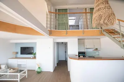 Cuisine ou kitchenette dans l'établissement Pylos - Évasion haut de gamme, vue sur le port