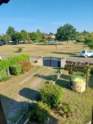 Jardin de l'établissement Gîte des Lauriers Roses - Piscine collective, Spas et jardins privés - 7 kms de la plage de Lespecier