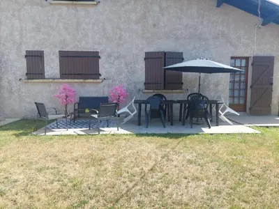 Jardin de l'établissement Gîte des Lauriers Roses - Piscine collective, Spas et jardins privés - 7 kms de la plage de Lespecier