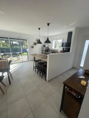 Cuisine ou kitchenette dans l'établissement La pomme de pin