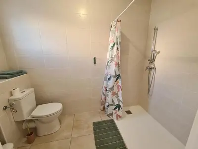 Salle de bains dans l'établissement Maison Marsane côte Landaise