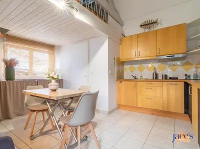 Cuisine ou kitchenette dans l'établissement Jolie petite maison climatisée parking privé