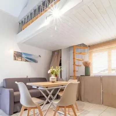 Jolie petite maison climatisée parking privé