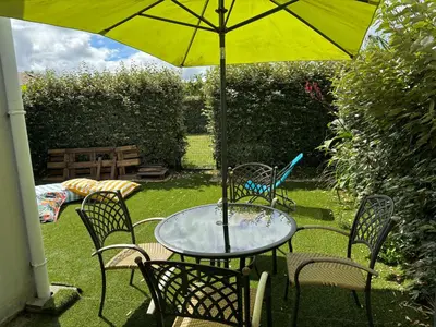 Jardin de l'établissement Appartement au calme à 10min des plages - avec Rez de Jardin et Terrasse