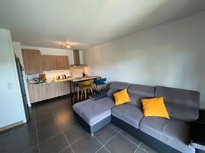 Cuisine ou kitchenette dans l'établissement Appartement au calme à 10min des plages - avec Rez de Jardin et Terrasse