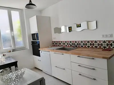 Cuisine ou kitchenette dans l'établissement Gîte Villa LORTIN