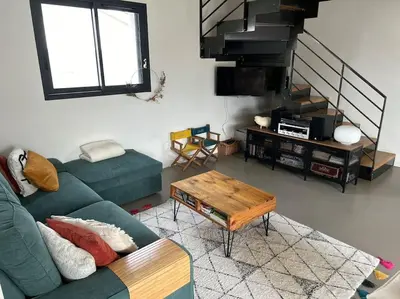 Coin salon dans l'établissement Maison proche océan à tosse
