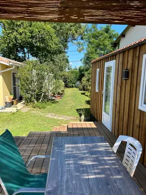 Jardin de l'établissement Chalet de jardin, piscine