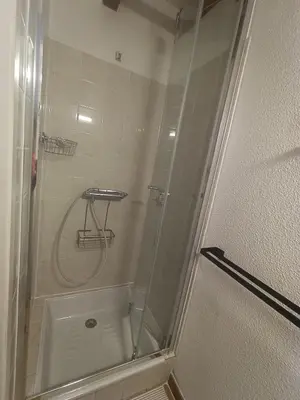 Salle de bains dans l'établissement Maison à 800m de la plage classée 1 étoile