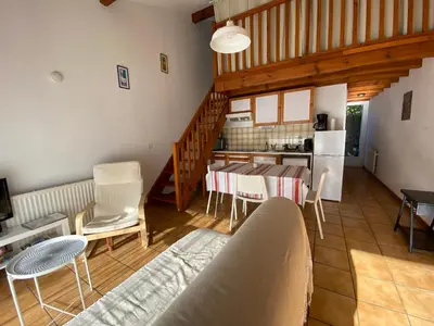 Cuisine ou kitchenette dans l'établissement Maison à 800m de la plage classée 1 étoile